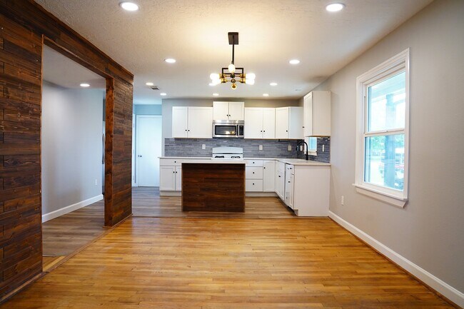 Building Photo - 3522 Rosedale St