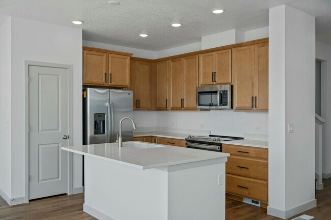 Building Photo - 4973 N Willowbank Dr