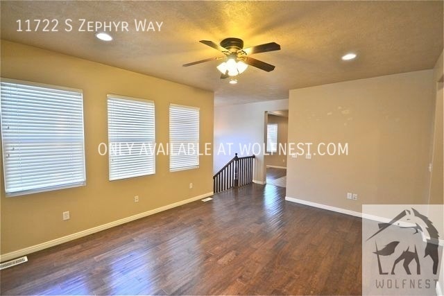 Building Photo - No Security Deposit Option! Amazing 3 Bedr...