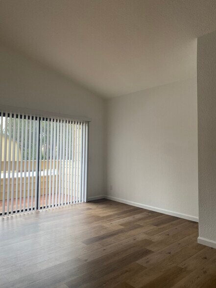 Building Photo - 1504 Woodlake Dr