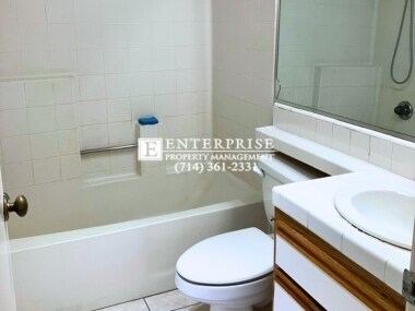 Building Photo - Cozy 1-bedroom Chelsea condo near South Coast Plaza with Attached Garage