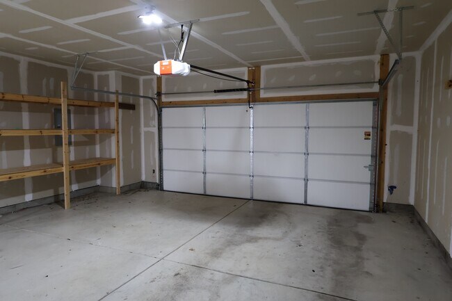 Building Photo - 2951 Daylily Dr