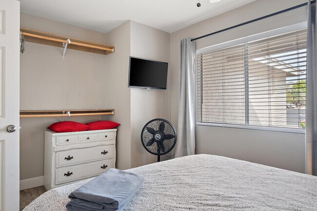 Building Photo - 4329 E Cherokee St