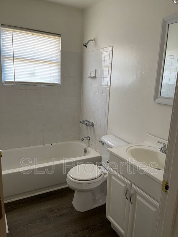 Building Photo - 9913 Lochwick Way