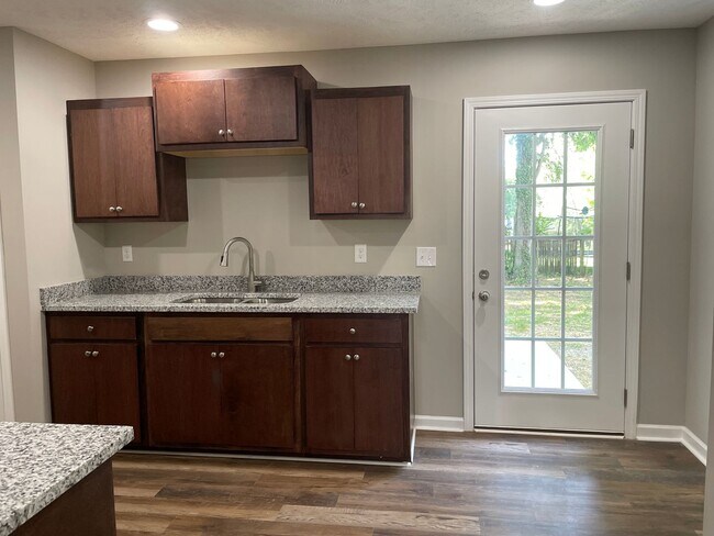 Building Photo - COMING SOON...Charming Townhome Minutes from Tim's Ford Lake!
