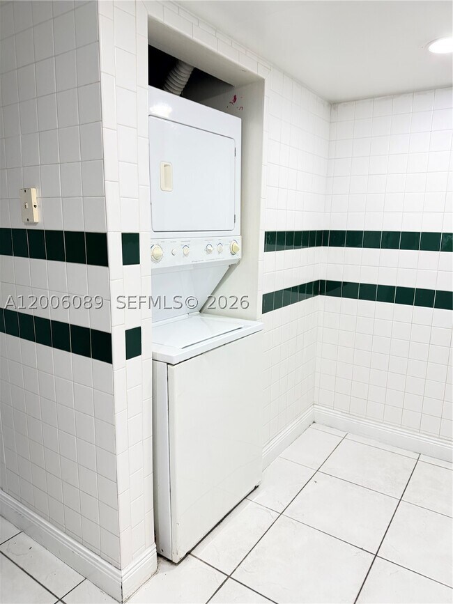 Building Photo - 10090 NW 80th Ct
