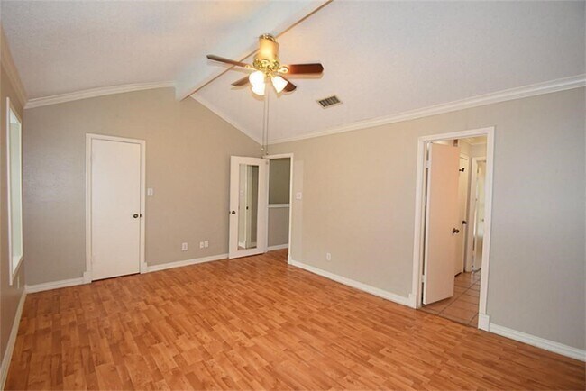 Building Photo - 9323 Westwood Village Dr