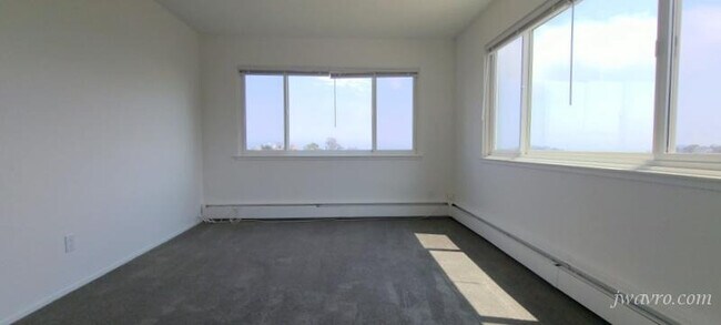 Building Photo - 275 Grand View Ave