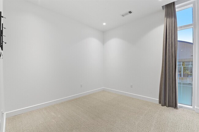 Building Photo - 4521 San Felipe St