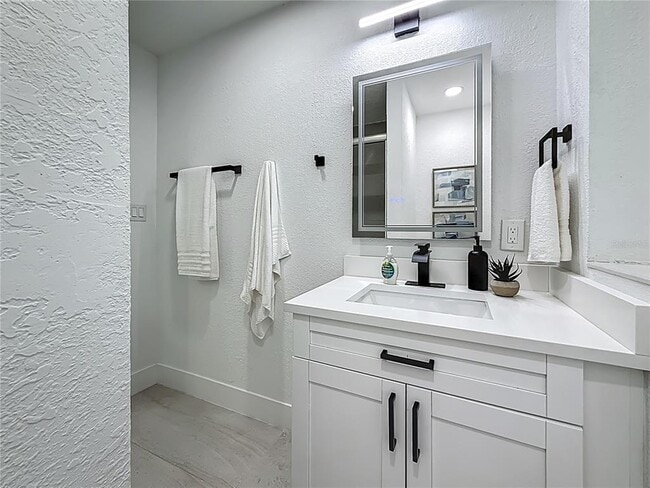 Building Photo - 572 Baywood Dr N