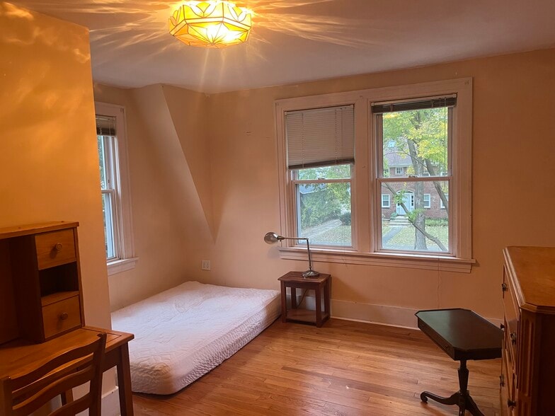 Bedroom - 711 W Ohio St