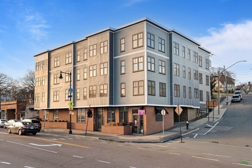 Building Photo - 1721 Centre St