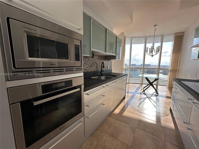 Building Photo - 18201 Collins Ave
