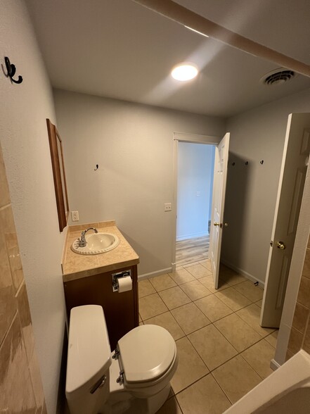 Master suite bathroom - 224 W Loucks St