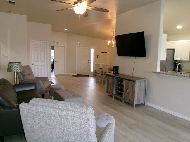 Building Photo - Desirable Gated Sandoval of Cape Coral-RED...