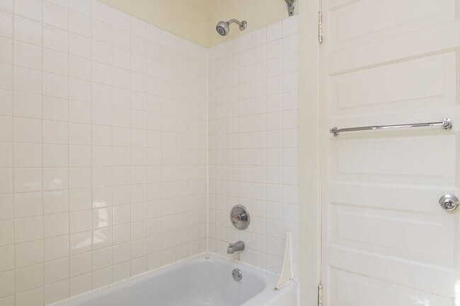 Building Photo - 112 Adams St