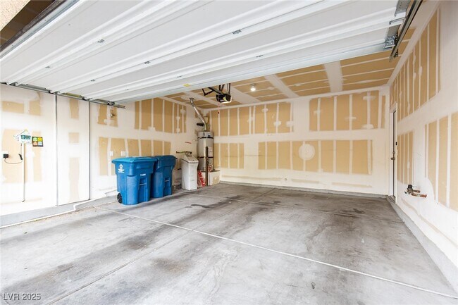 Building Photo - 888 Royal Amethyst Way
