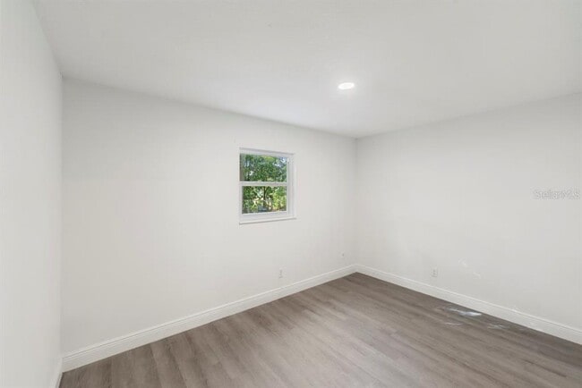 Building Photo - 1087 Swan St