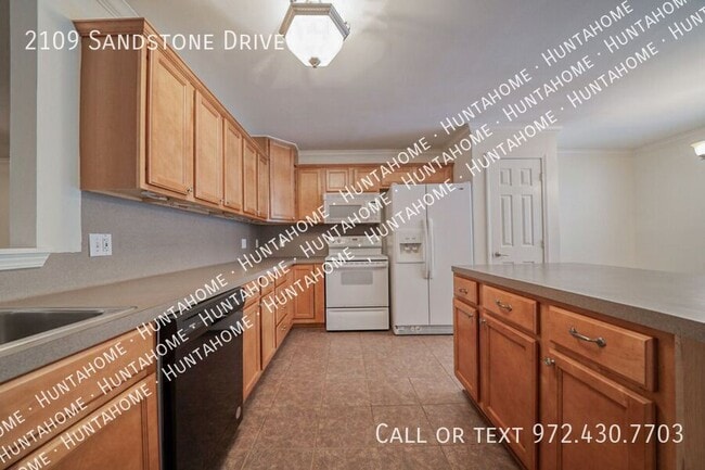 Building Photo - 2109 Sandstone Dr