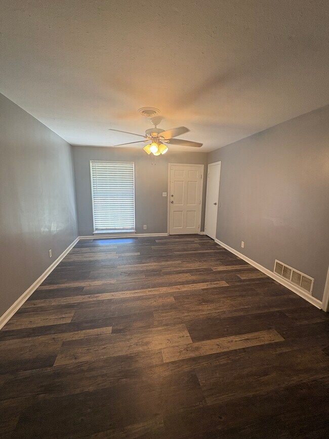 Building Photo - 1219 Biscayne Dr