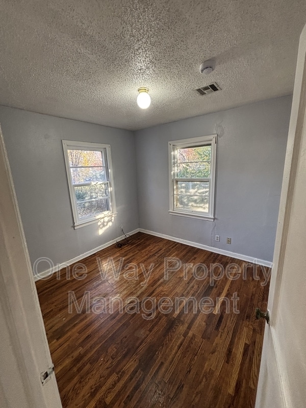 Building Photo - 1912 N Grove St