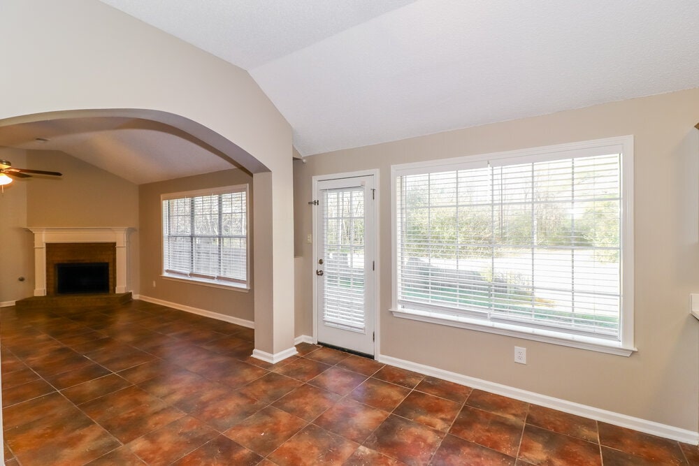 Building Photo - 8648 Tropicana Dr N