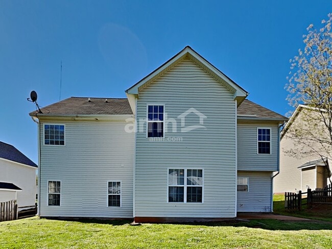 Building Photo - 108 Dunnell Rd