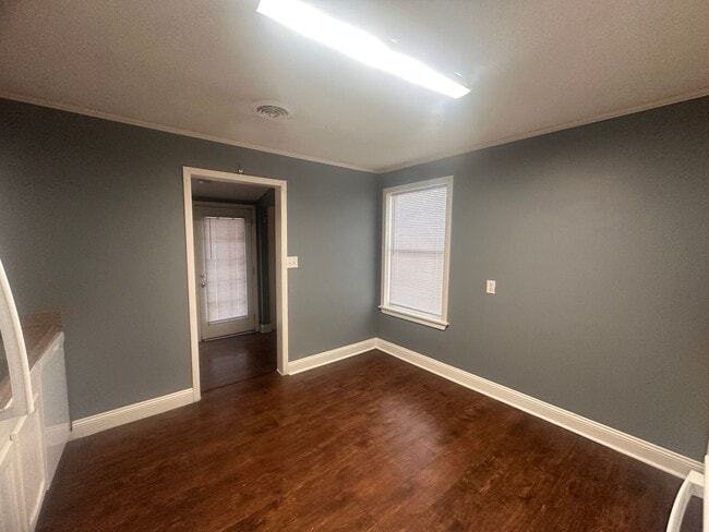 Building Photo - Cute 2 Bed 1 Bath Single Family Home