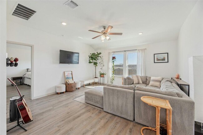 Building Photo - 241 Sweetwater Crk Ln