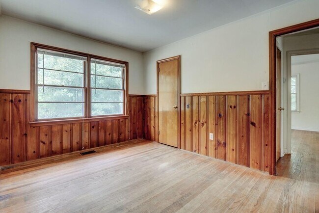 Building Photo - 219 Spruce Cir