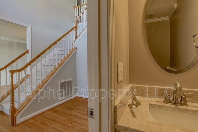 Building Photo - 120 Windsong Dr