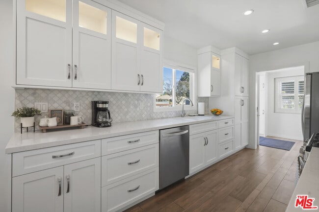 Building Photo - 4875 Bluebell Ave