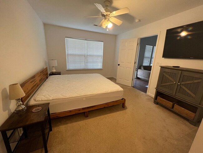 Building Photo - 3 Bedroom 2.5 Bath Townhome in Beresford Commons