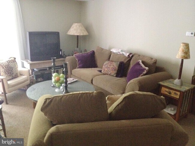 Building Photo - 7 Rockford Rd