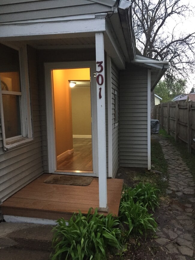 Building Photo - 301 6th St NW