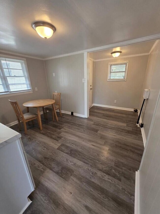 Building Photo - 206 Hedgecock Rd