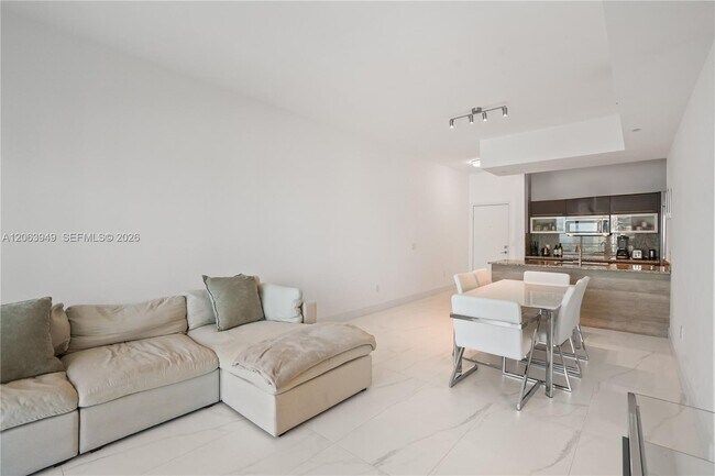 Building Photo - 950 Brickell Bay Dr