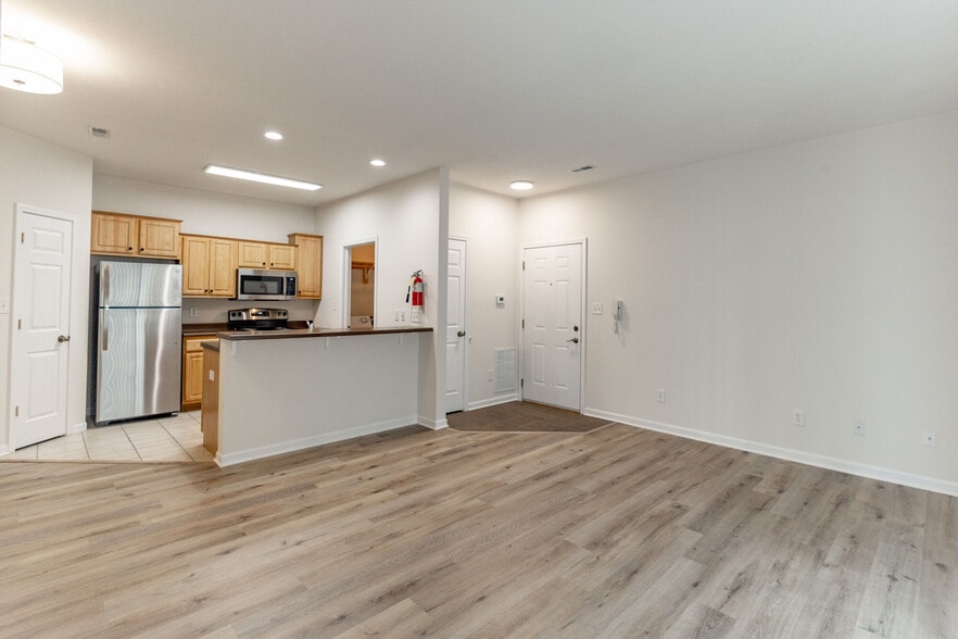 Building Photo - Forest Ridge