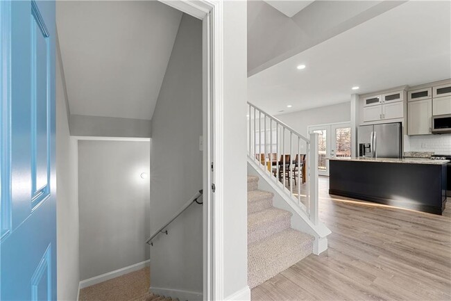 Building Photo - 450 Oliver Ridge Dr