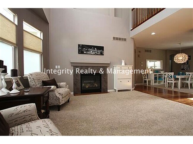 Building Photo - 3367 Fantasy Pl