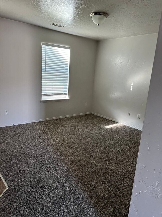 Building Photo - 4 bed 2.5 bath home in Meridian Idaho