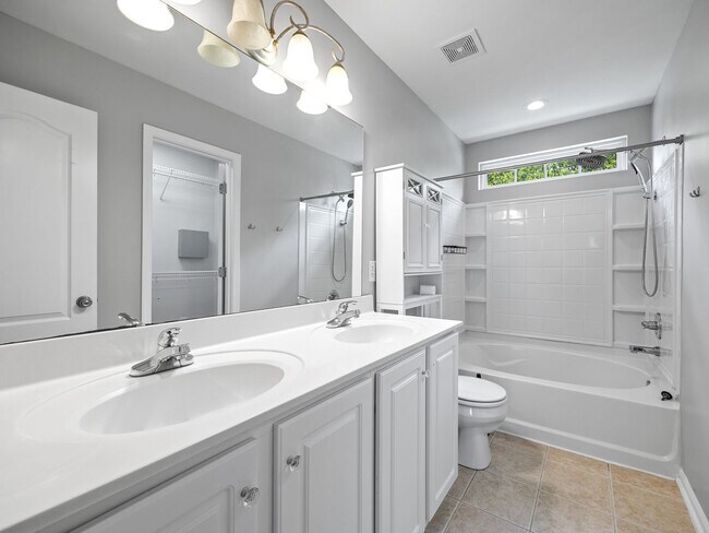 Building Photo - Charming 3BR 2-1/2 Bath in Spartanburg – S...