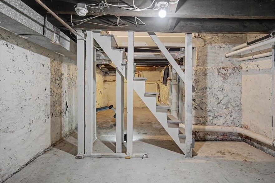 Building Photo - 203 N DuPont St