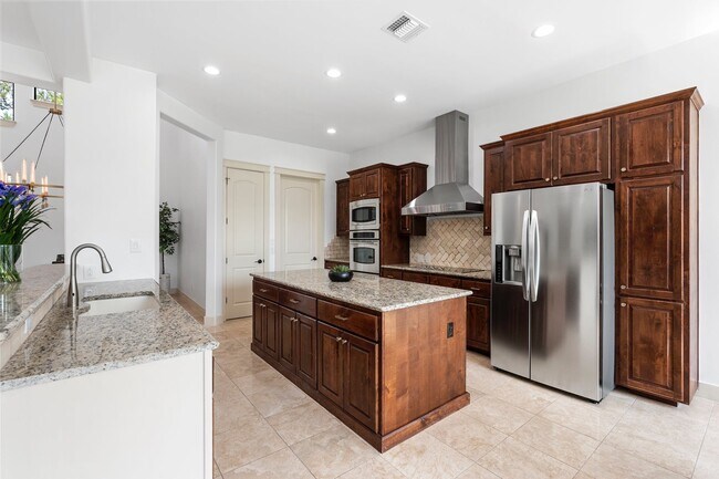 Building Photo - 206 Lido St