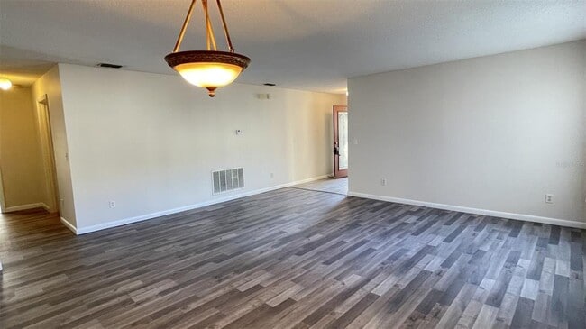 Building Photo - 1365 Epson Oaks Way