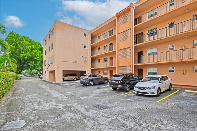 Building Photo - 325 NW 72nd Ave