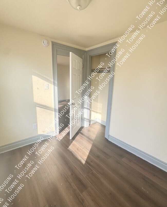 Building Photo - 24 Como Ave