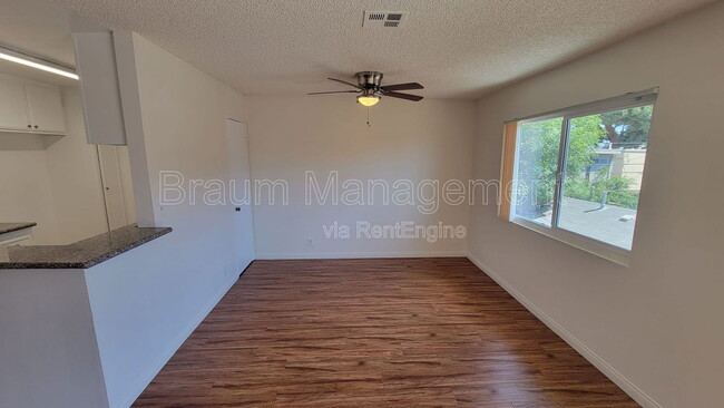 Building Photo - 14801 Delano St