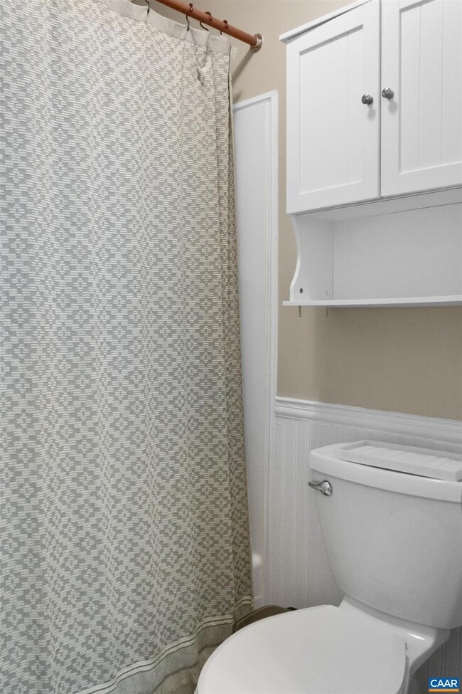 Building Photo - 118 Woodlake Dr