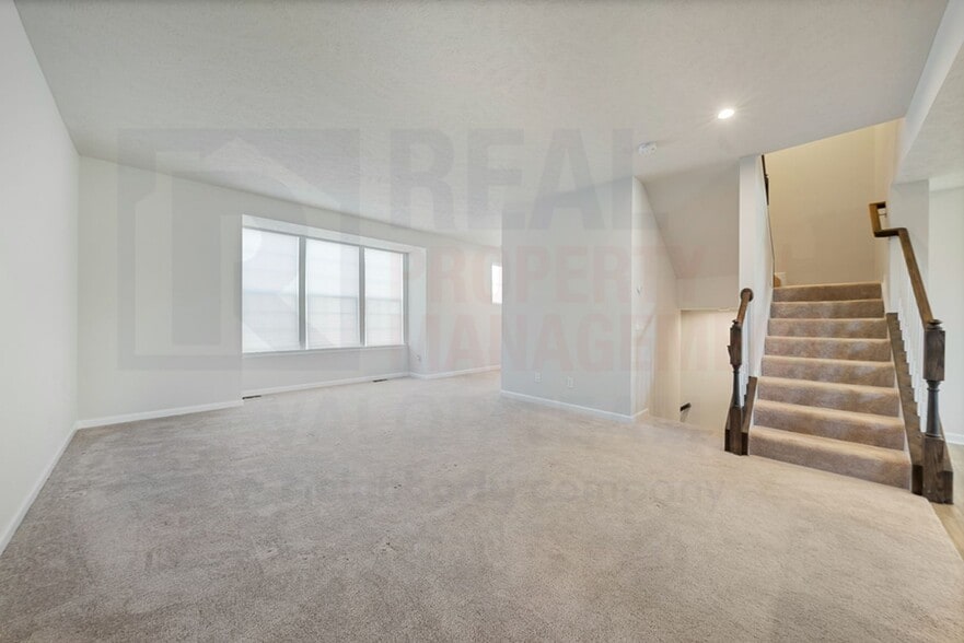 Building Photo - Stunning 3 Bed 2.5 Bath Townhome COMING SOON